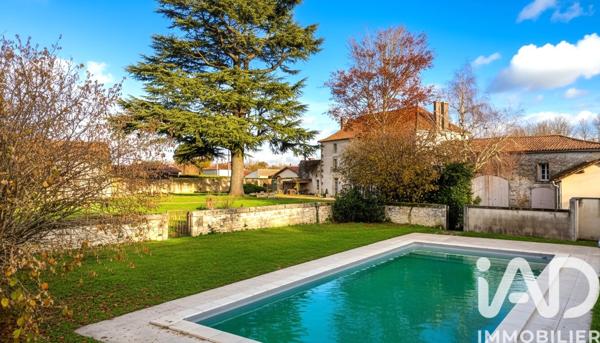 Maison à vendre 10 pièces 335 m² Bourg-Charente