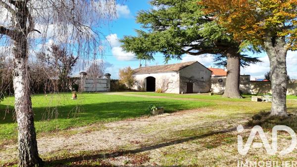 Maison à vendre 10 pièces 335 m² Bourg-Charente