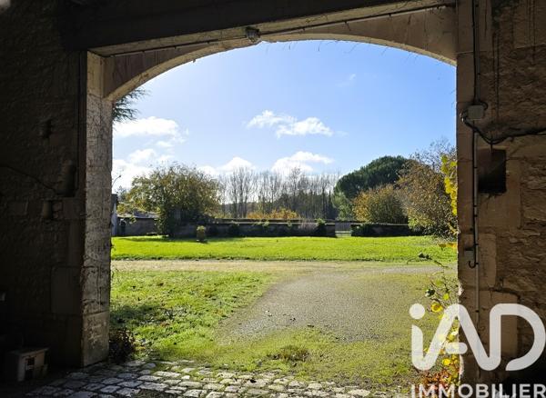 Maison à vendre 10 pièces 335 m² Bourg-Charente