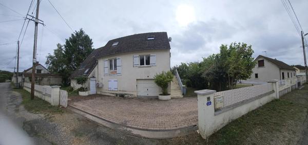 Maison sur sous sol,135m2 habitables en parfait état.Vierzon(18100).