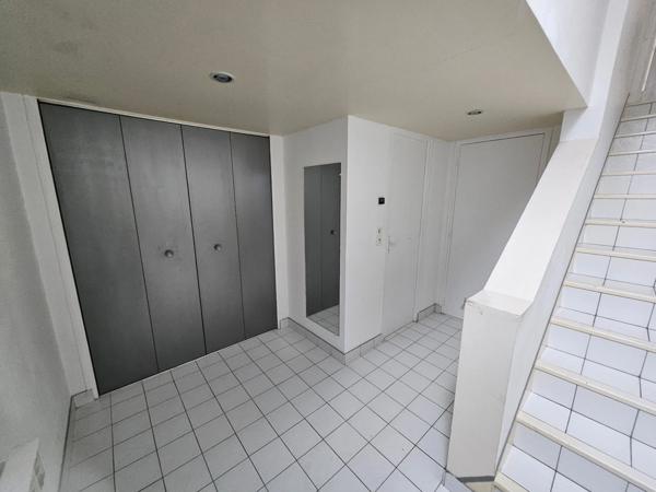 Maison sur sous sol,135m2 habitables en parfait état.Vierzon(18100).