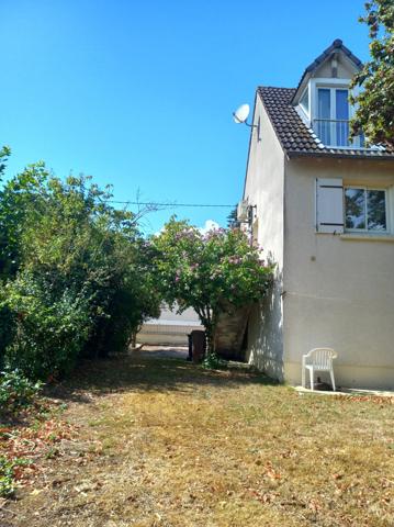 Maison sur sous sol,135m2 habitables en parfait état.Vierzon(18100).