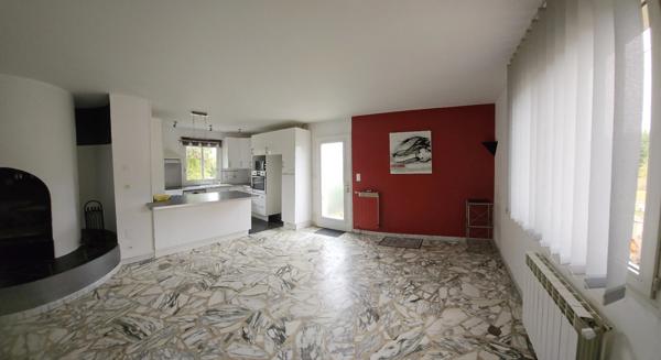 Maison sur sous sol,135m2 habitables en parfait état.Vierzon(18100).