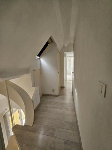 Maison sur sous sol,135m2 habitables en parfait état.Vierzon(18100).