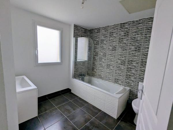 À vendre - Maison contemporaine, 4 pièces située à Amboise (37400)