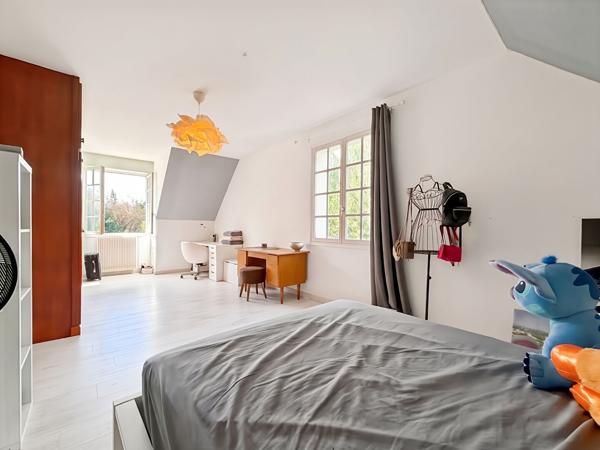 Maison Saint Fargeau Ponthierry 8 pièce(s) 6 chambres 192 m2 + sous-sol