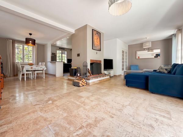 Maison Saint Fargeau Ponthierry 8 pièce(s) 6 chambres 192 m2 + sous-sol