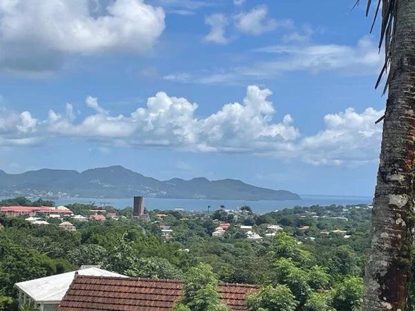 Vente                                                      Appartement
                        
                     3 pièces                                         à Saint-Joseph