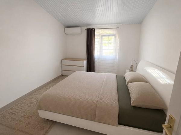 Vente                                                      Appartement
                        
                     3 pièces                                         à Saint-Joseph