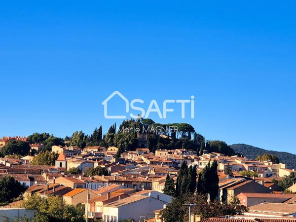 Rénové, on pose ses meubles ! Bel appartement T4 de 82m2 avec terrasse, garage fermé de 14m2 et cave- centre ville de COGOLIN, commerces école et bus à pied