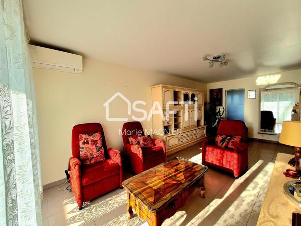 Rénové, on pose ses meubles ! Bel appartement T4 de 82m2 avec terrasse, garage fermé de 14m2 et cave- centre ville de COGOLIN, commerces école et bus à pied