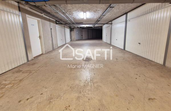 Rénové, on pose ses meubles ! Bel appartement T4 de 82m2 avec terrasse, garage fermé de 14m2 et cave- centre ville de COGOLIN, commerces école et bus à pied