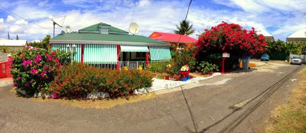 EN EXCLUSIVITE - RARE SAINTE ANNE - ENSEMBLE DE DEUX VILLAS INDEPENDANTES AVEC FORT POTENTIEL LOCATIF