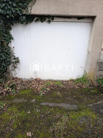 cachet de la maison par ses jolies briques et poutres de son entrée