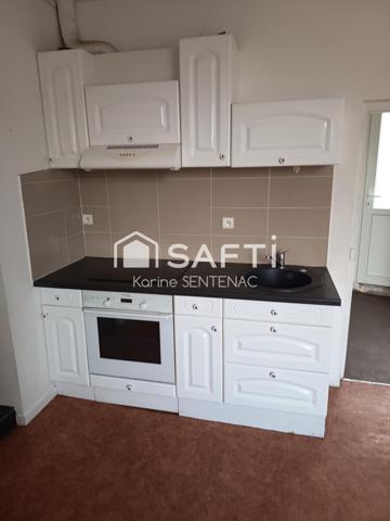 cachet de la maison par ses jolies briques et poutres de son entrée