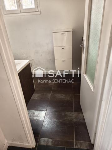 cachet de la maison par ses jolies briques et poutres de son entrée