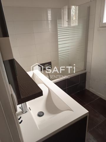 cachet de la maison par ses jolies briques et poutres de son entrée