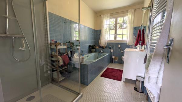 Vaste maison avec vue dégagée  - Charroux