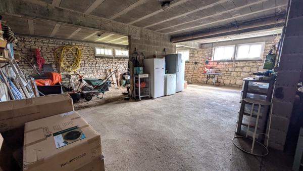 Vaste maison avec vue dégagée  - Charroux