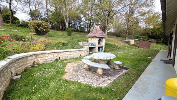 Vaste maison avec vue dégagée  - Charroux