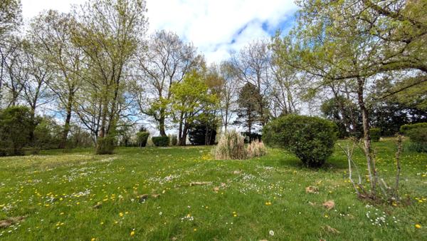 Vaste maison avec vue dégagée  - Charroux