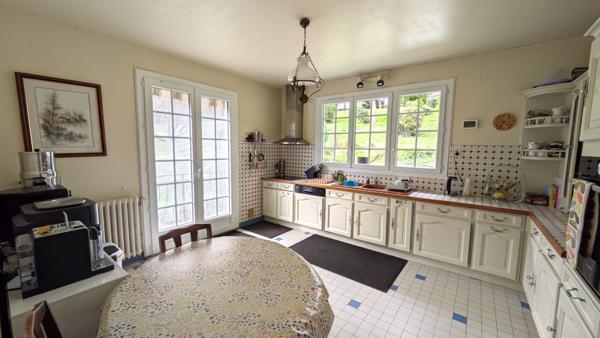 Vaste maison avec vue dégagée  - Charroux