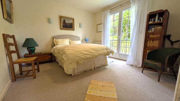 Vaste maison avec vue dégagée  - Charroux