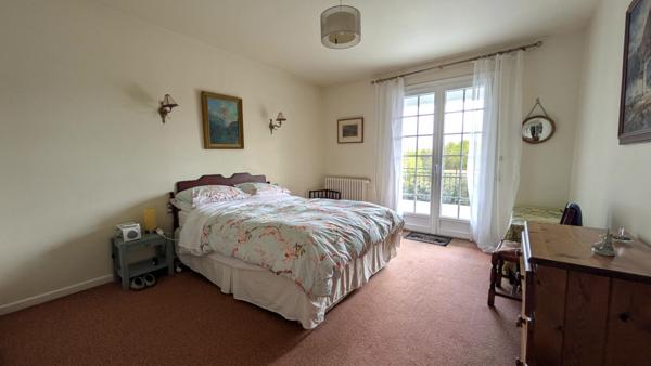 Vaste maison avec vue dégagée  - Charroux