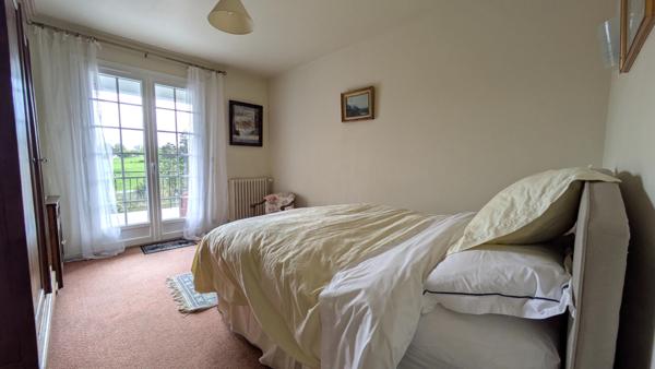 Vaste maison avec vue dégagée  - Charroux