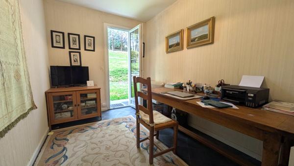 Vaste maison avec vue dégagée  - Charroux