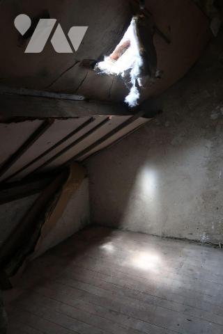 PROX CENTRE-VILLE, MAISON DE 1959 à rénover, + 100m2 hab., comprenant :
. entrée, cuisine (11m...