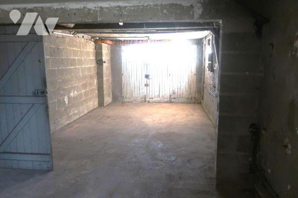 PROX CENTRE-VILLE, MAISON DE 1959 à rénover, + 100m2 hab., comprenant :
. entrée, cuisine (11m...