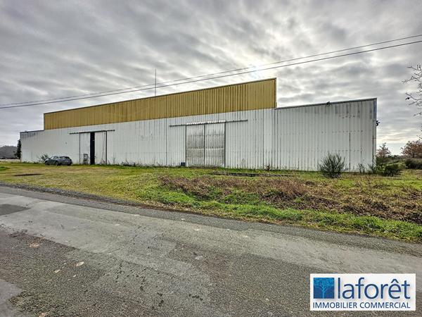 Achat local commercial près de Saint-Jacques-de-Thouars - 3600 m² - 318 000 €