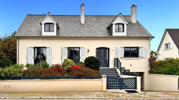 COUP DE COEUR / Parc de la Haye : Maison familiale de 180 m2 édifiée sur sous-sol de 100 m2 avec jardin et garage double