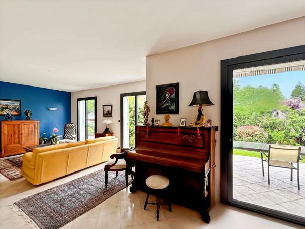 COUP DE COEUR / Parc de la Haye : Maison familiale de 180 m2 édifiée sur sous-sol de 100 m2 avec jardin et garage double