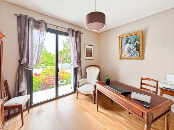 COUP DE COEUR / Parc de la Haye : Maison familiale de 180 m2 édifiée sur sous-sol de 100 m2 avec jardin et garage double