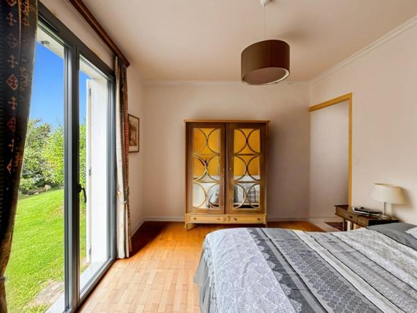 COUP DE COEUR / Parc de la Haye : Maison familiale de 180 m2 édifiée sur sous-sol de 100 m2 avec jardin et garage double