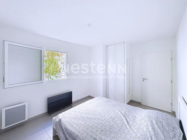 Appartement T2 moderne de 48 m² avec terrasse et vue dégagée sur le Massif de La Clape, place de parking & ascenseur, Quartier prisé et verdoyant 11100 Narbonne