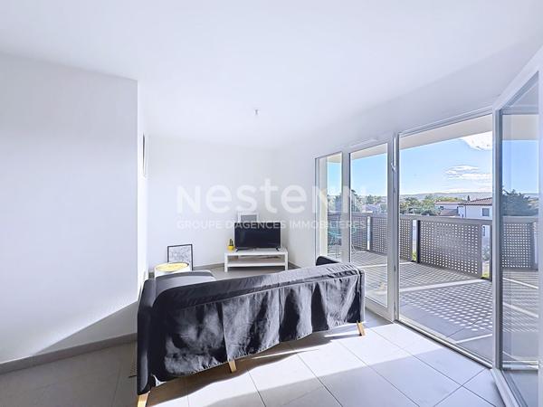 Appartement T2 moderne de 48 m² avec terrasse et vue dégagée sur le Massif de La Clape, place de parking & ascenseur, Quartier prisé et verdoyant 11100 Narbonne