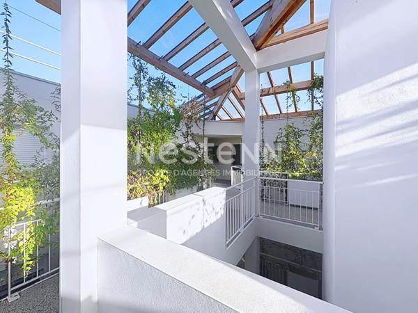 Appartement T2 moderne de 48 m² avec terrasse et vue dégagée sur le Massif de La Clape, place de parking & ascenseur, Quartier prisé et verdoyant 11100 Narbonne