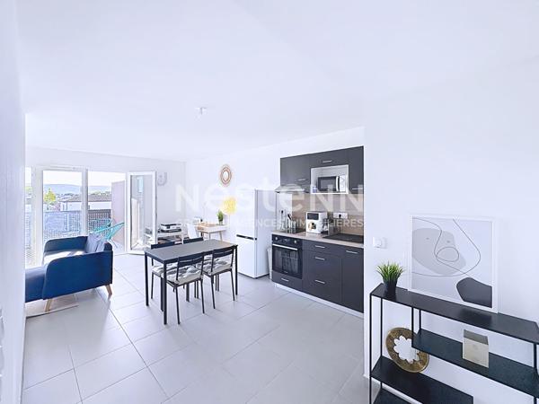 Appartement T2 moderne de 48 m² avec terrasse et vue dégagée sur le Massif de La Clape, place de parking & ascenseur, Quartier prisé et verdoyant 11100 Narbonne