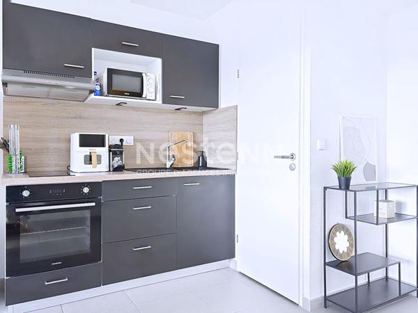 Appartement T2 moderne de 48 m² avec terrasse et vue dégagée sur le Massif de La Clape, place de parking & ascenseur, Quartier prisé et verdoyant 11100 Narbonne