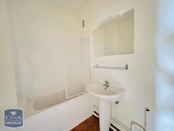 Appartement à louer 2 pièces 56.08m² Laval (53000)