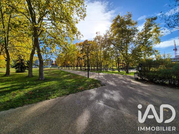Location studio 38 m² Cergy