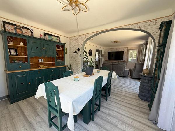 Propriété rénovée composée d'une habitation 5 chambres et d'un studio sur plus de 1 500 m² de terrain à Cousance