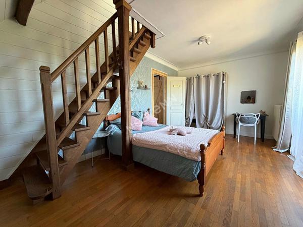 Propriété rénovée composée d'une habitation 5 chambres et d'un studio sur plus de 1 500 m² de terrain à Cousance