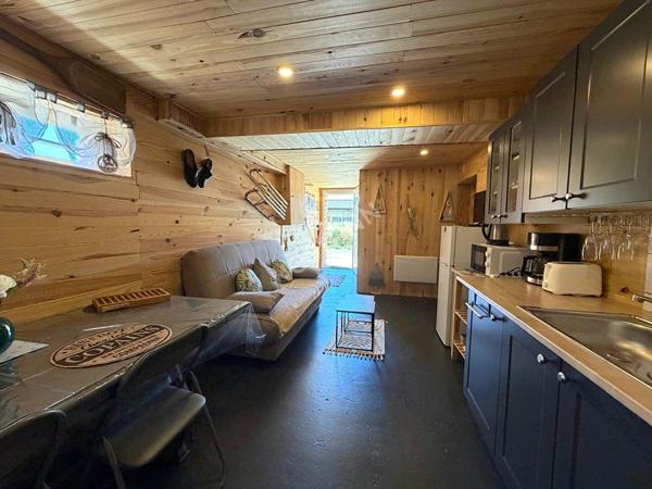 Propriété rénovée composée d'une habitation 5 chambres et d'un studio sur plus de 1 500 m² de terrain à Cousance