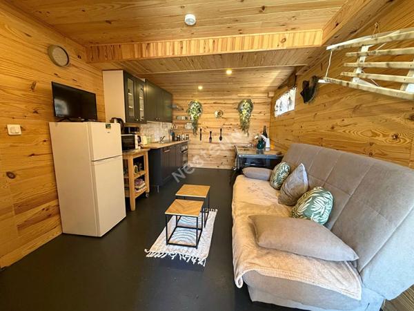 Propriété rénovée composée d'une habitation 5 chambres et d'un studio sur plus de 1 500 m² de terrain à Cousance
