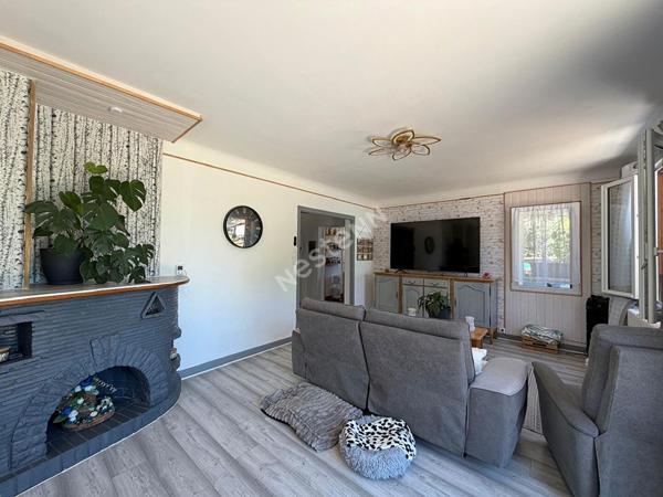 Propriété rénovée composée d'une habitation 5 chambres et d'un studio sur plus de 1 500 m² de terrain à Cousance