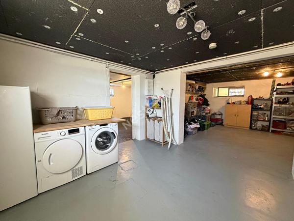Propriété rénovée composée d'une habitation 5 chambres et d'un studio sur plus de 1 500 m² de terrain à Cousance